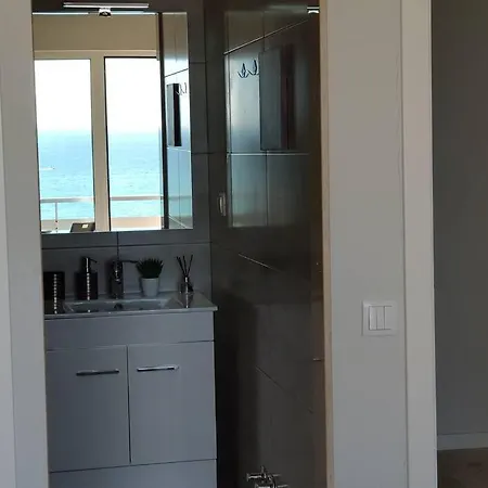 Stunning View Oceanfront Appartamento Portimão